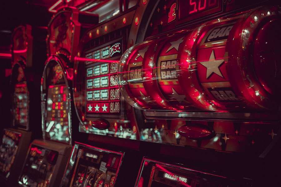 Layar mesin slot menyala warna-warni